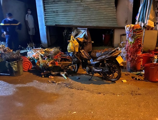 Truy xét nghi can phóng hỏa khiến 2 vợ chồng nguy kịch