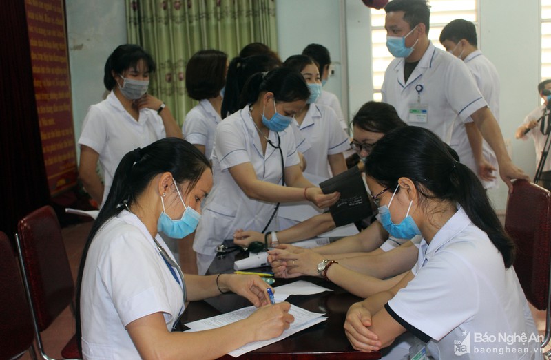Nghệ An bắt đầu tiêm vaccine phòng Covid-19 từ huyện Con Cuông